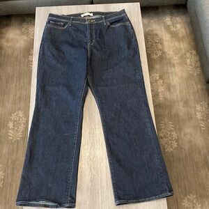 Levi’s Perfectly Slimming 513 Bootcut jeans